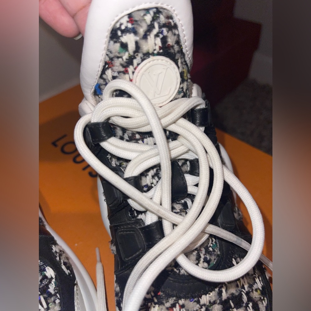 Louis Vuitton Sneakers - Picture 7 of 7